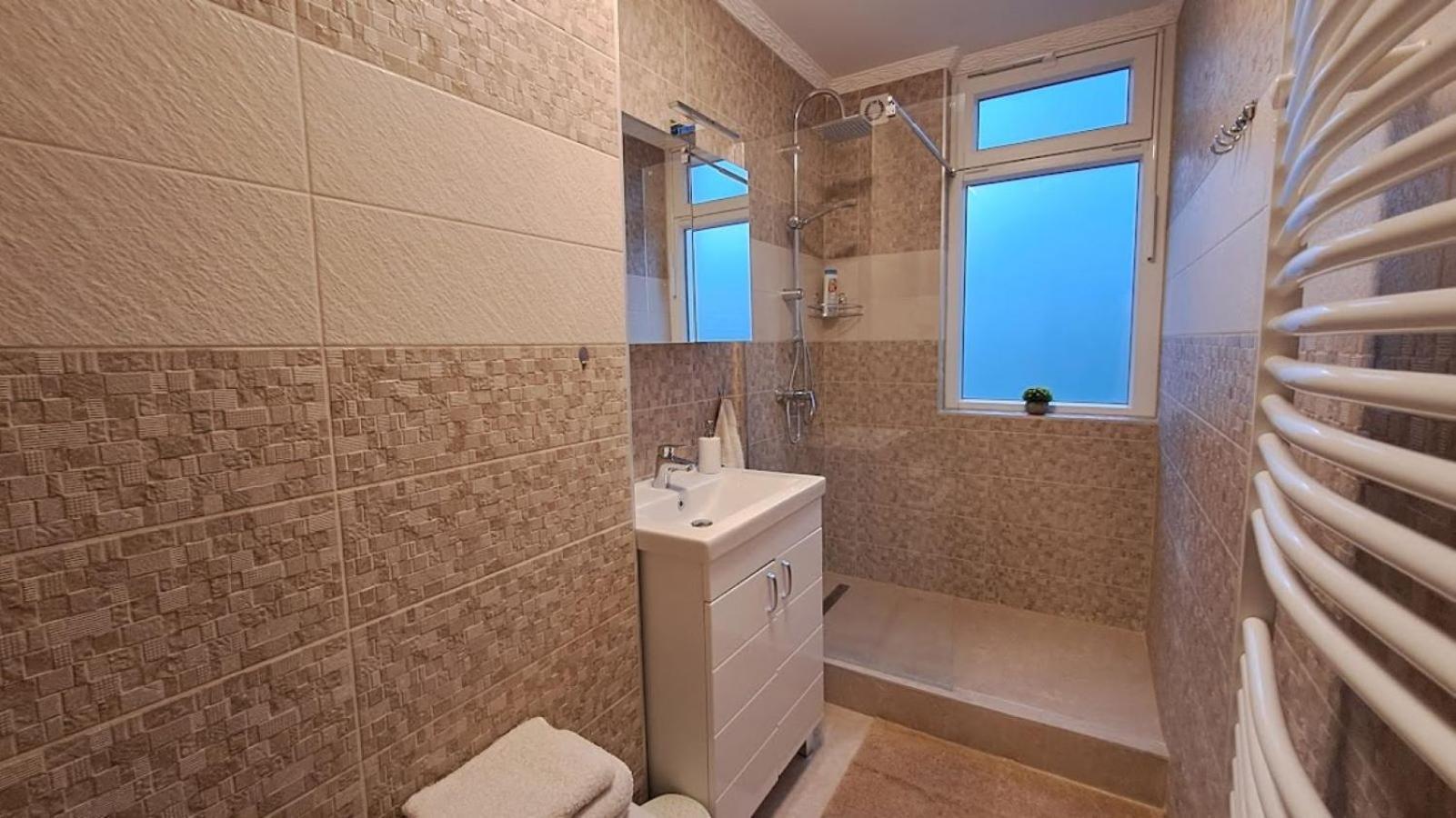 Szilfak City Apartman Hajdúszoboszló Buitenkant foto