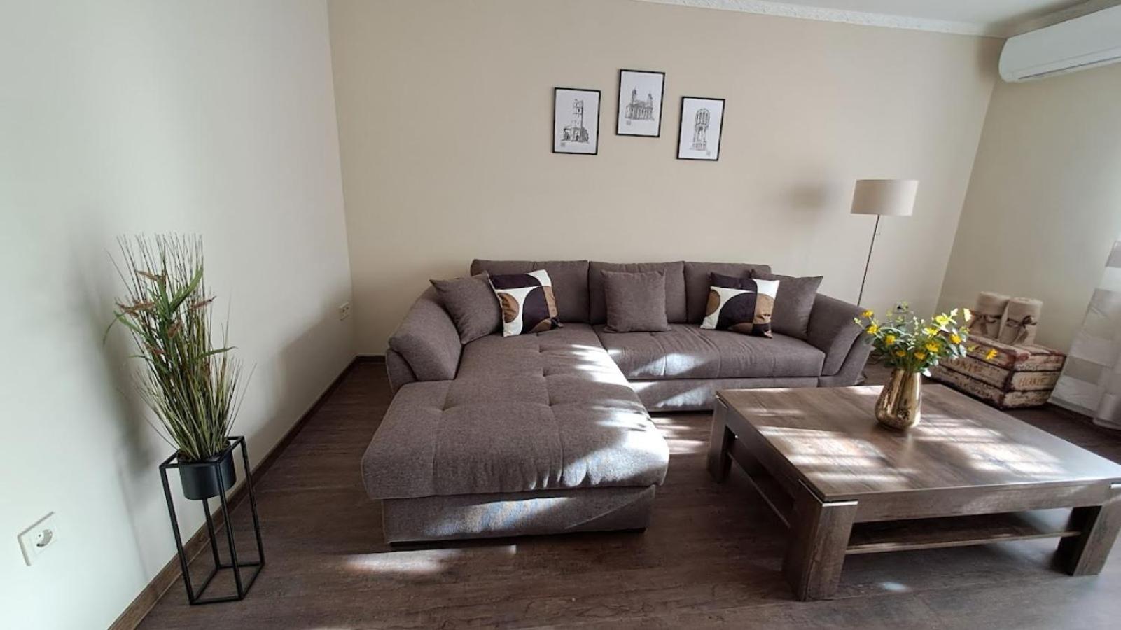 Szilfak City Apartman Hajdúszoboszló Buitenkant foto