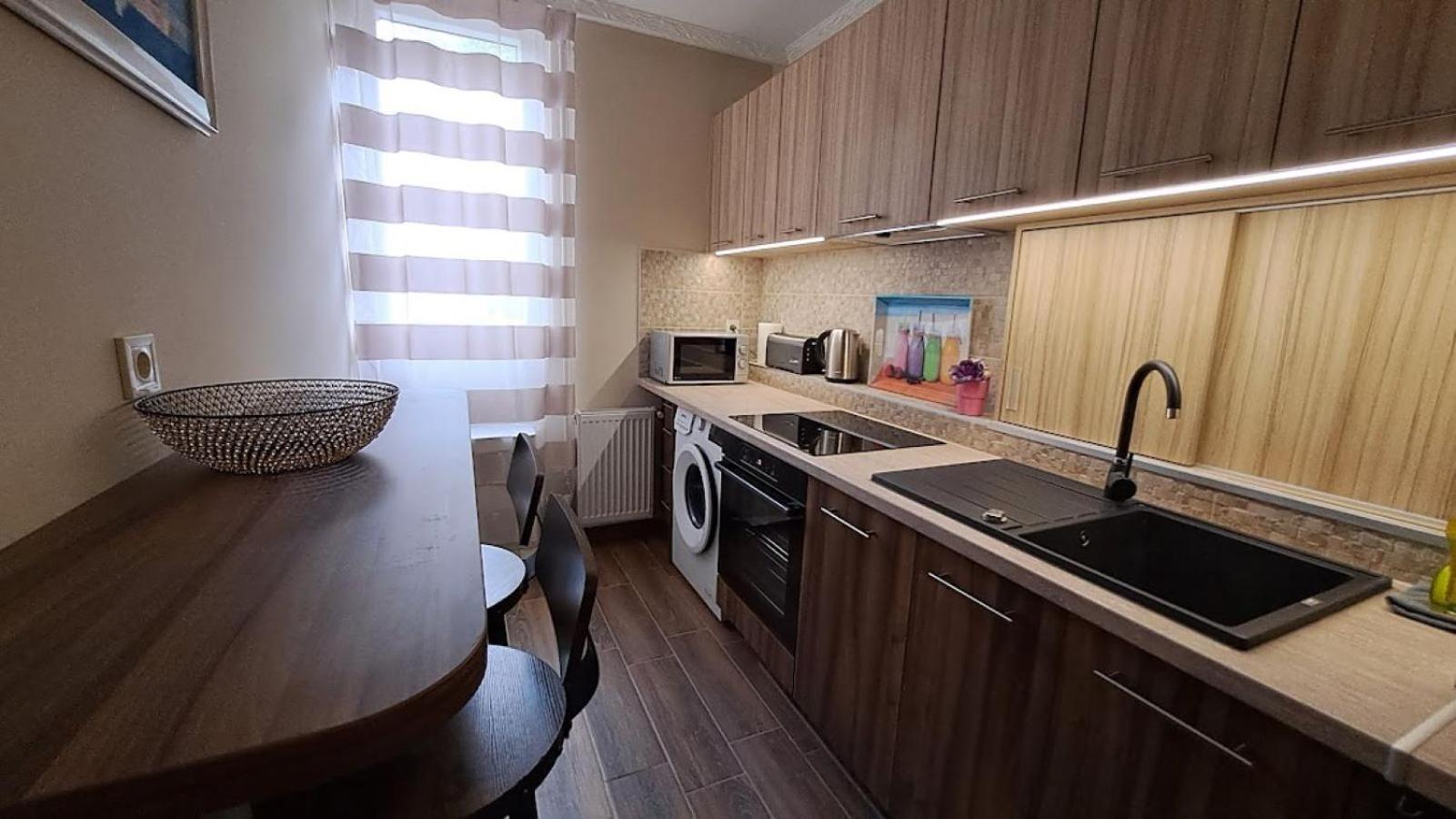 Szilfak City Apartman Hajdúszoboszló Buitenkant foto