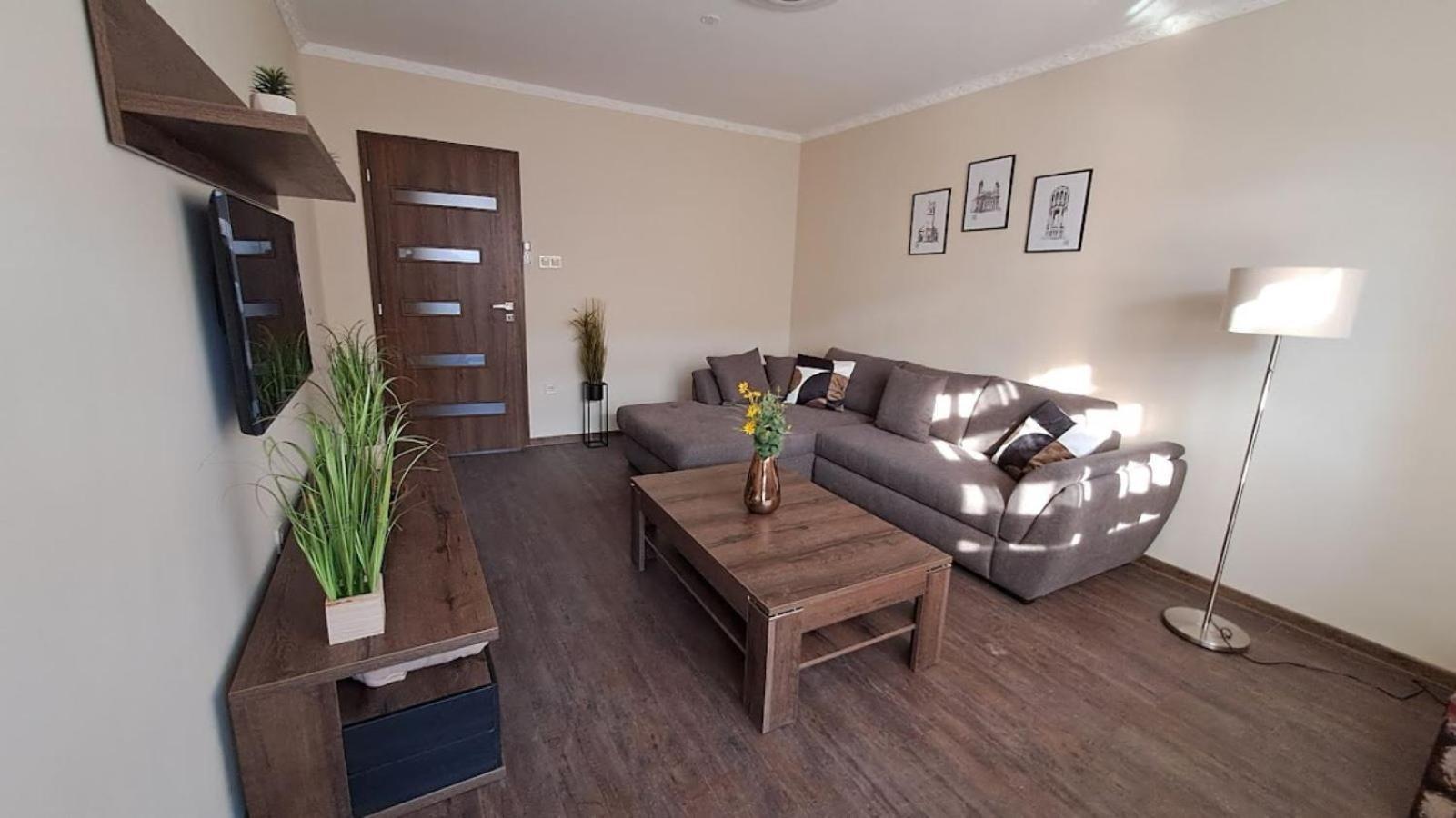 Szilfak City Apartman Hajdúszoboszló Buitenkant foto
